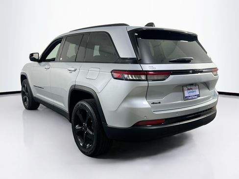 Used 2023 Jeep Grand Cherokee Altitude AWD/4WD image 7