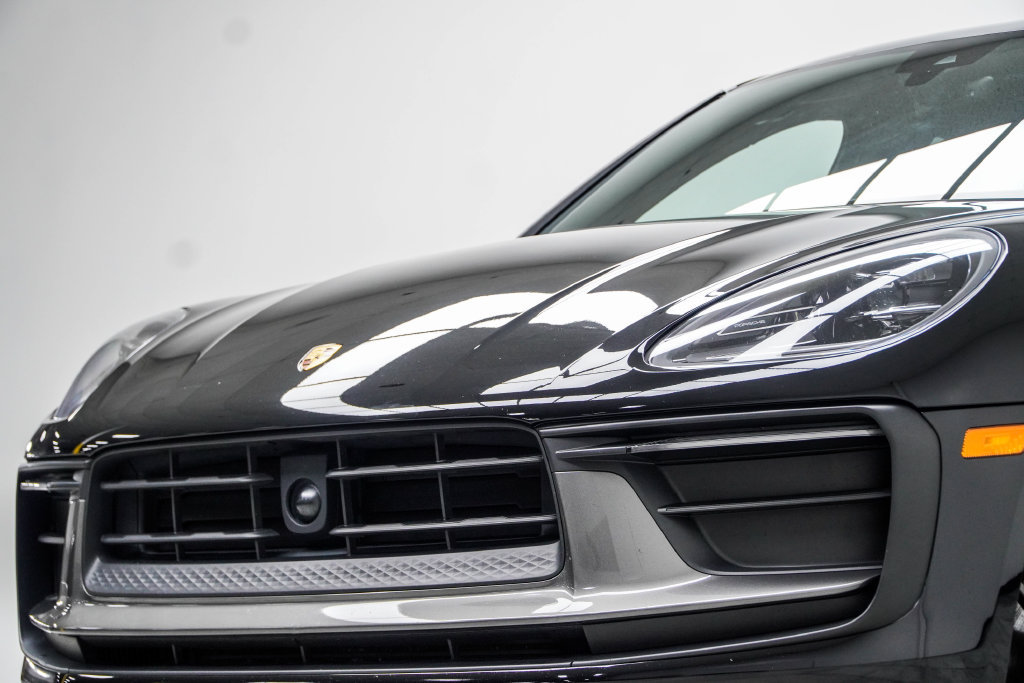Used 2023 Porsche Macan Turbo AWD/4WD image 2