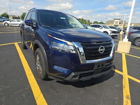 Used 2025 Nissan Pathfinder SV FWD image 1