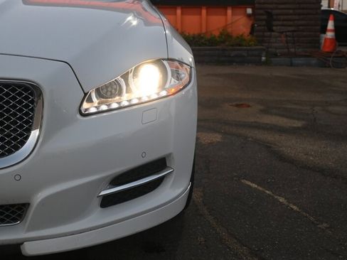 Used 2015 Jaguar XJ image 5