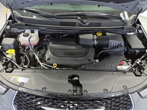 Used 2025 Chrysler Pacifica Select FWD image 36