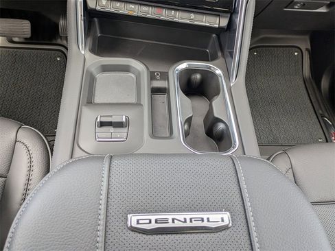 New 2025 GMC Sierra 2500 Denali w/ Denali Reserve Package image 15