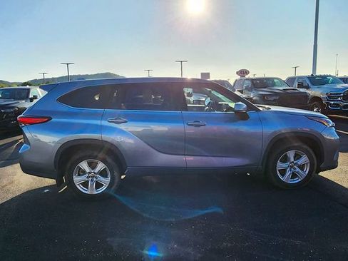Used 2020 Toyota Highlander LE AWD/4WD image 24