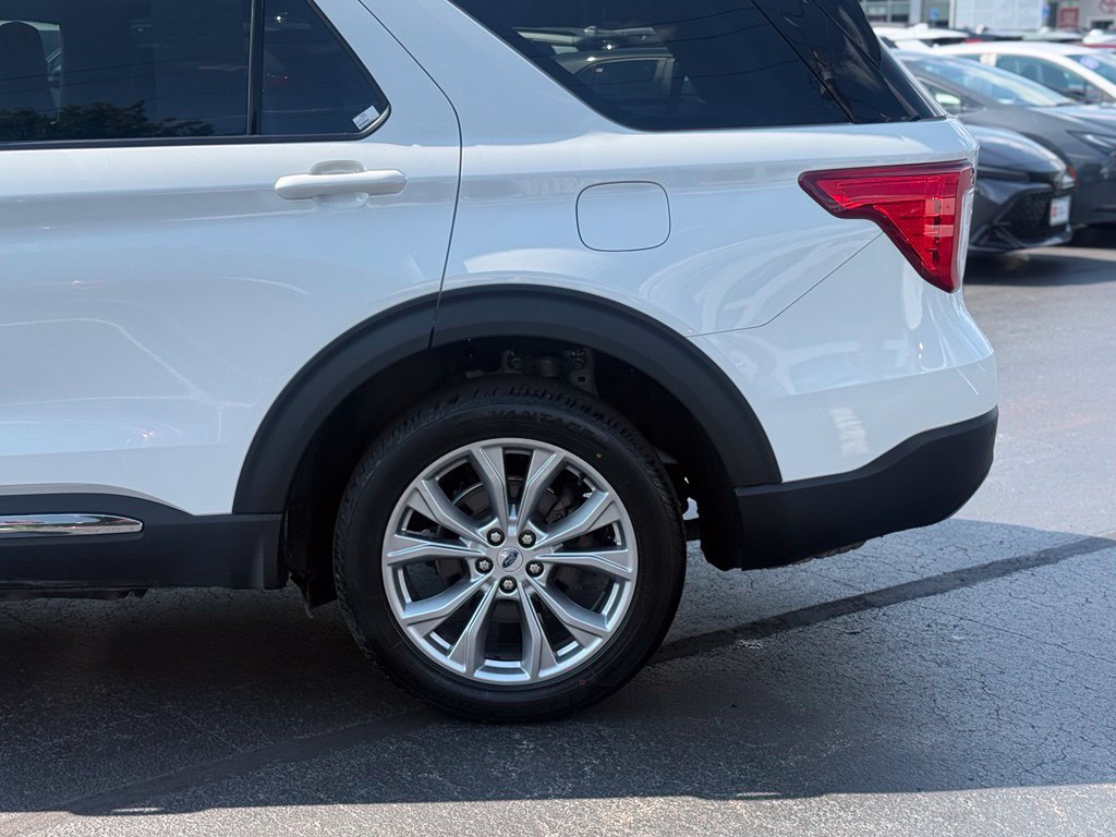 Used 2023 Ford Explorer XLT w/ Equipment Group 202A AWD/4WD image 4