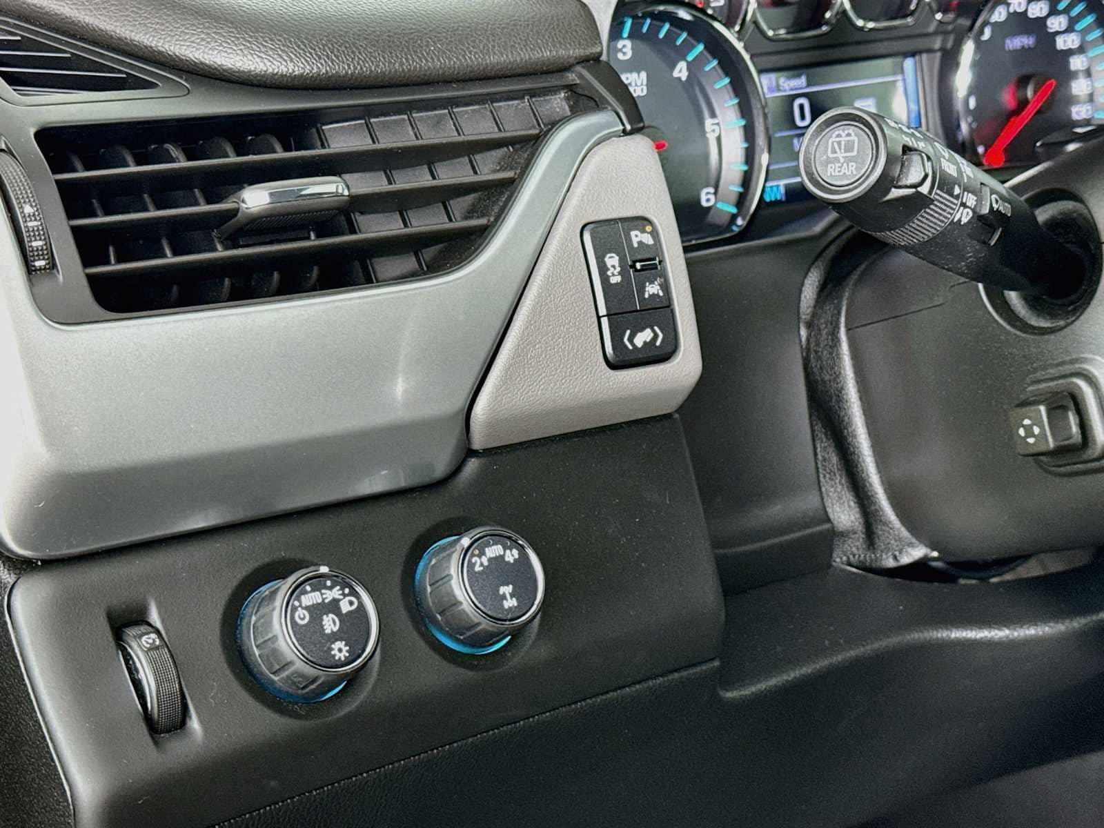 Used 2018 Chevrolet Tahoe LT AWD/4WD image 10