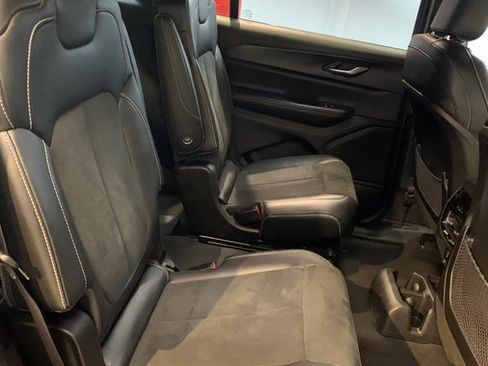 Used 2024 Jeep Grand Cherokee L Laredo image 50