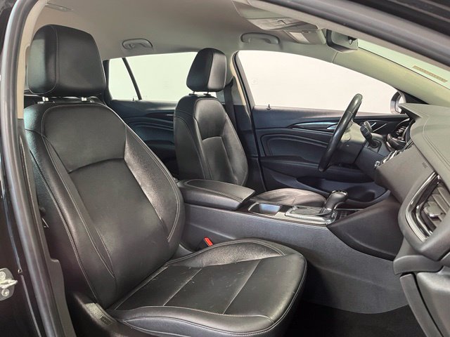 Used 2018 Buick Regal Essence w/ Sights and Sounds Package AWD/4WD image 10