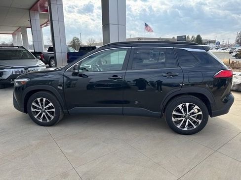 Used 2025 Toyota Corolla Cross XLE image 4