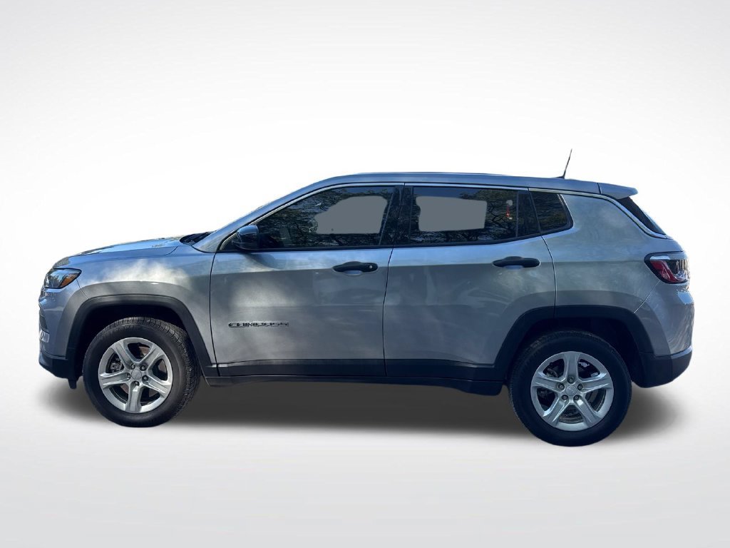 Used 2023 Jeep Compass Sport AWD/4WD image 2