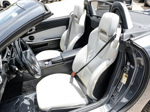 Used 2014 Mercedes-Benz SLK 350 image 25