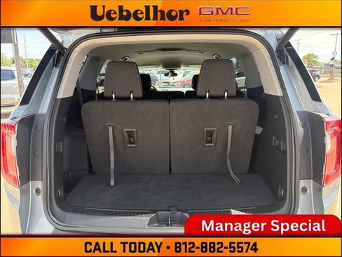 Used 2023 GMC Acadia SLE w/ Driver Convenience Package FWD image 10