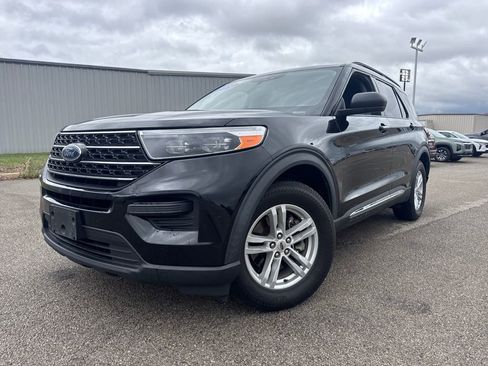 Used 2021 Ford Explorer XLT image 1