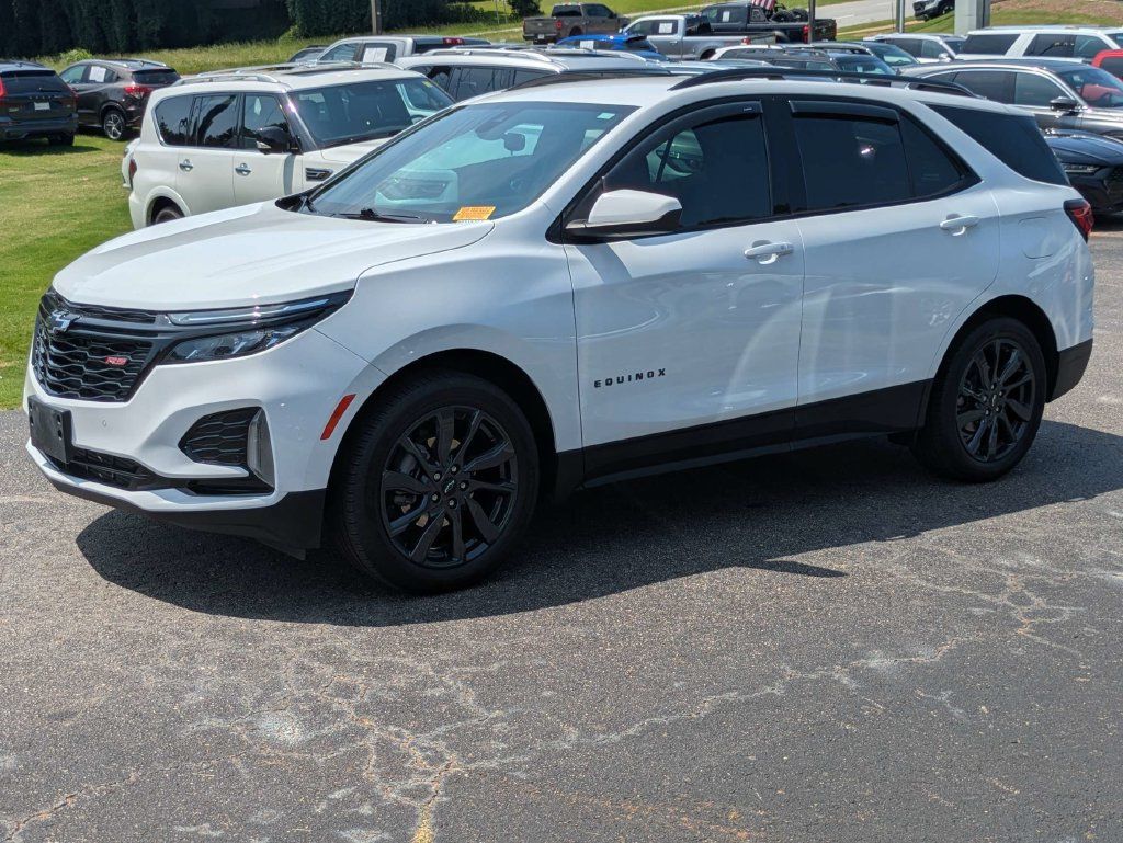 Used 2024 Chevrolet Equinox RS FWD image 2
