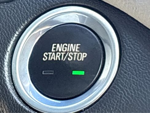 Used 2023 Chevrolet Equinox LS w/ LS Convenience Package image 5