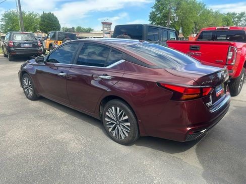 Used 2023 Nissan Altima 2.5 SV AWD/4WD image 13
