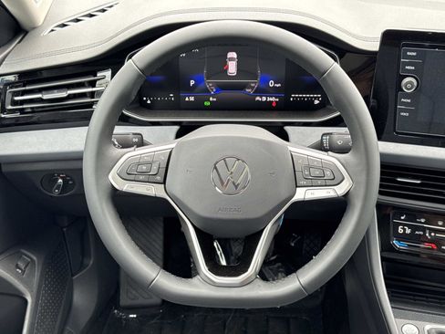 New 2026 Volkswagen Jetta SE FWD image 10