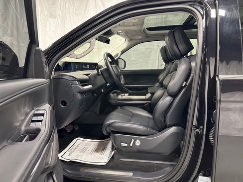 Used 2025 Lincoln Navigator Reserve image 10