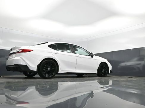 Used 2025 Toyota Camry SE w/ Convenience Package image 43