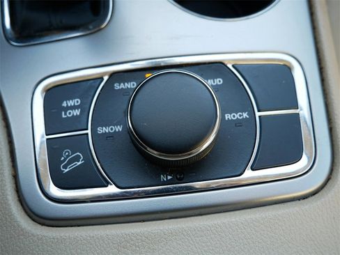 Used 2018 Jeep Grand Cherokee Limited w/ Trailer Tow Group IV image 30