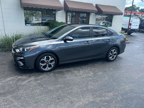 Used 2019 Kia Forte LXS FWD image 2