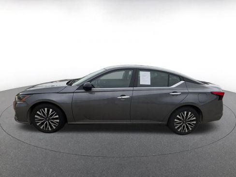 Used 2025 Nissan Altima 2.5 SV FWD image 9