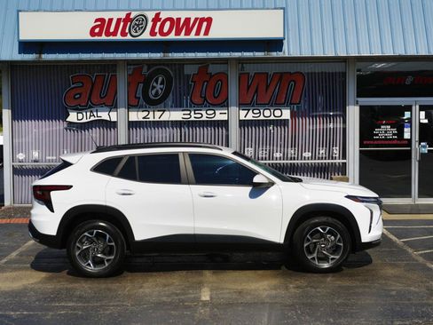 Used 2024 Chevrolet Trax LT w/ Driver Confidence Package FWD image 20