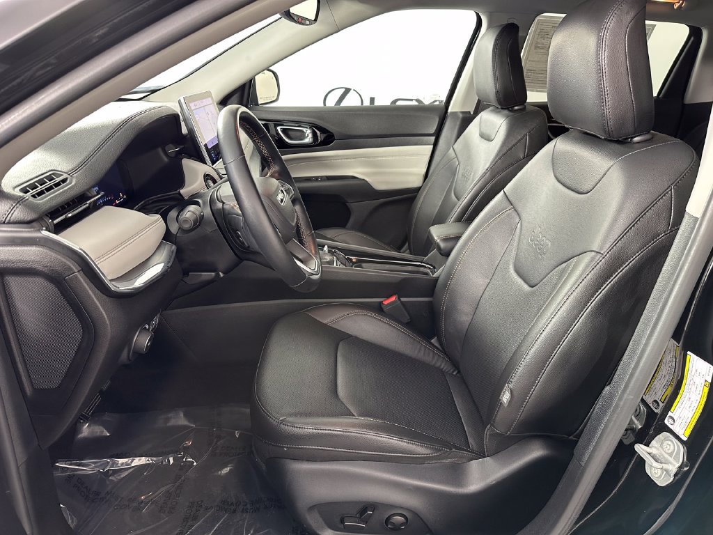 Used 2022 Jeep Compass Limited w/ Elite Group AWD/4WD image 16