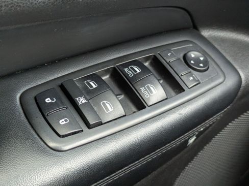 Used 2019 Jeep Grand Cherokee Laredo w/ Laredo X Package RWD image 12