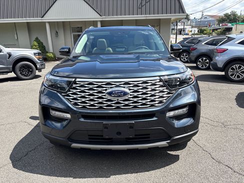 Used 2023 Ford Explorer Platinum w/ Technology Package AWD/4WD image 2
