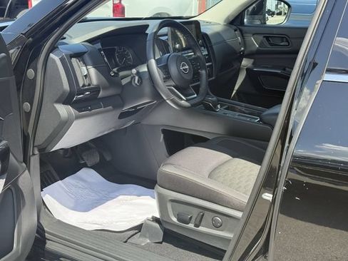 Used 2024 Nissan Pathfinder SV FWD image 13