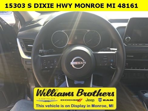 Used 2024 Nissan Rogue SV image 14