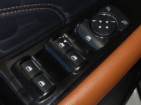 Used 2018 Ford Edge Titanium w/ Equipment Group 301A image 27