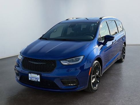 Used 2021 Chrysler Pacifica Touring w/ S Appearance Package FWD image 1