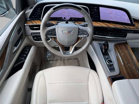 Used 2024 Cadillac Escalade ESV Sport Platinum w/ LPO, ONYX Package AWD/4WD image 4
