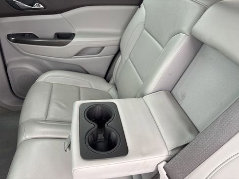 Used 2023 GMC Acadia SLT image 22