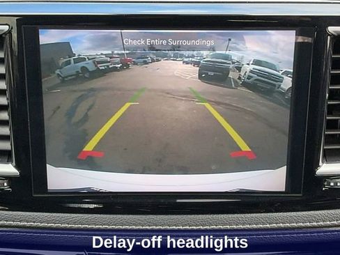 Used 2025 Chrysler Pacifica Limited image 32