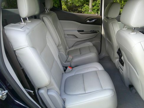 Used 2017 GMC Acadia SLT image 55