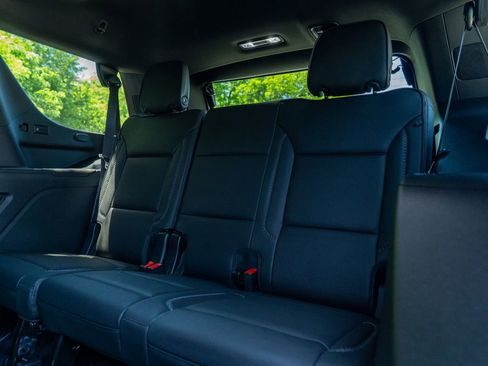 Used 2024 GMC Yukon Denali w/ Advanced Technology Package AWD/4WD image 30