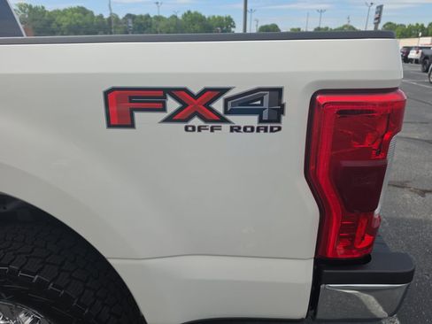 Used 2019 Ford F250 Lariat w/ Lariat Ultimate Package AWD/4WD image 12