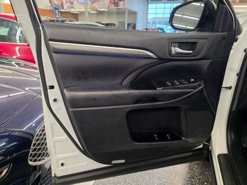 Used 2019 Toyota Highlander SE AWD/4WD image 33