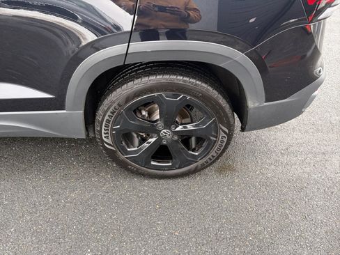 Used 2025 Volkswagen Taos SE image 22