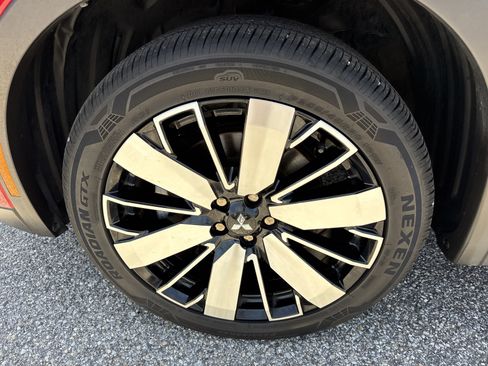 Used 2025 Mitsubishi Outlander SE FWD image 10