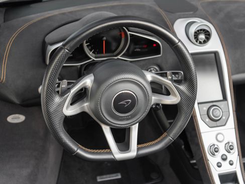 Used 2015 McLaren 650S Spider image 19