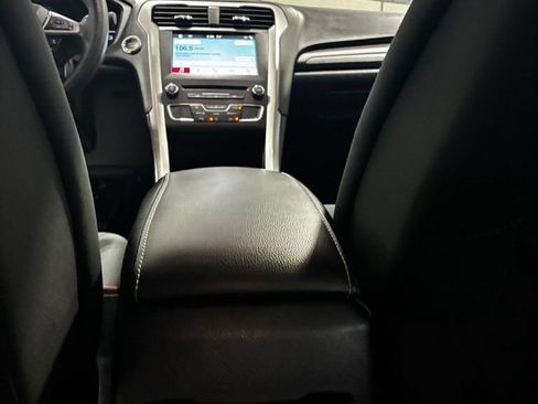 Used 2018 Ford Fusion SE w/ Fusion SE Technology Package FWD image 29