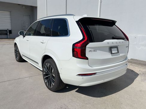 Certified 2025 Volvo XC90 B6 Plus image 3
