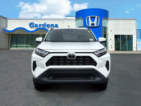 Used 2025 Toyota RAV4 XLE FWD image 2