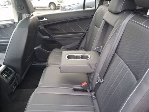 Used 2023 Volkswagen Tiguan SE AWD/4WD image 28