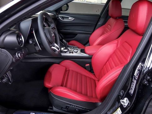 New 2025 Alfa Romeo Giulia AWD w/ Veloce Package AWD image 9