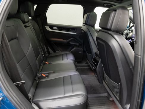 Used 2024 Porsche Cayenne S AWD/4WD image 15