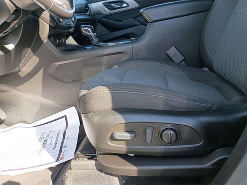 Used 2022 Chevrolet Traverse LT image 18